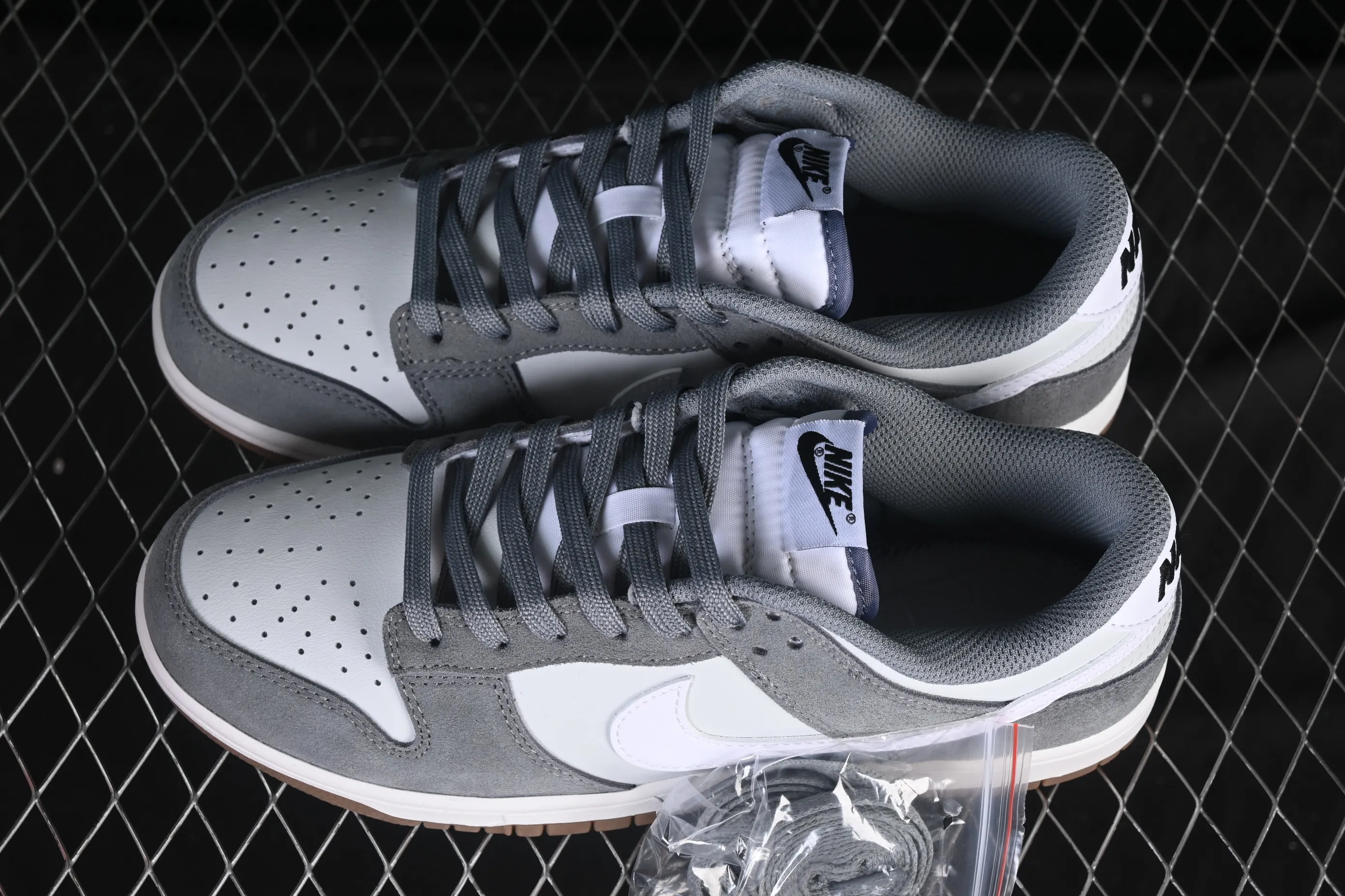 All categories Nk SB Dunk series Nk SB Dunk Low low-top sneakers Nike SB Dunk Low white gray low-top casual sneakers IB6399-001
